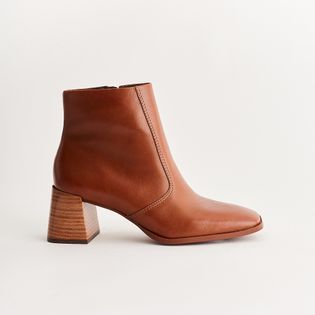 Bota de couro com pespontos - SELA