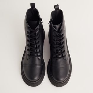 Coturno Casual em Couro - PRETA