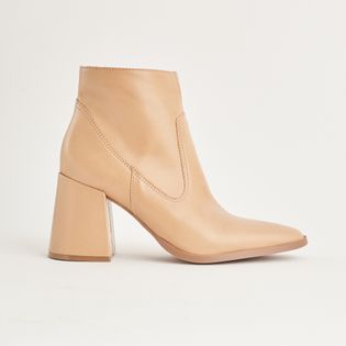 Bota Curta de Bico Fino em Couro - FENDI