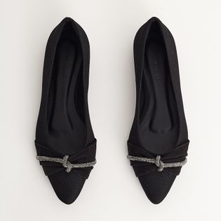 Sapatilha de Bico Fino com Acessório em Strass - PRETA