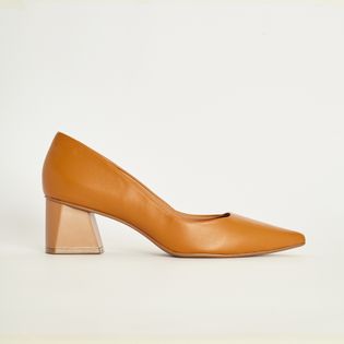 Scarpin bico fino e salto bloco - CAMEL