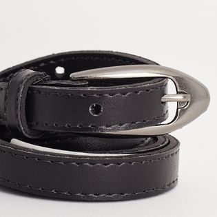 Cinto fino fivela oval - PRETA